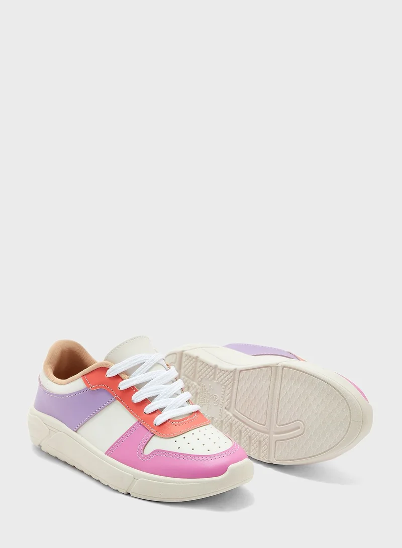 MOLECA Lace Up Low Top Sneakers