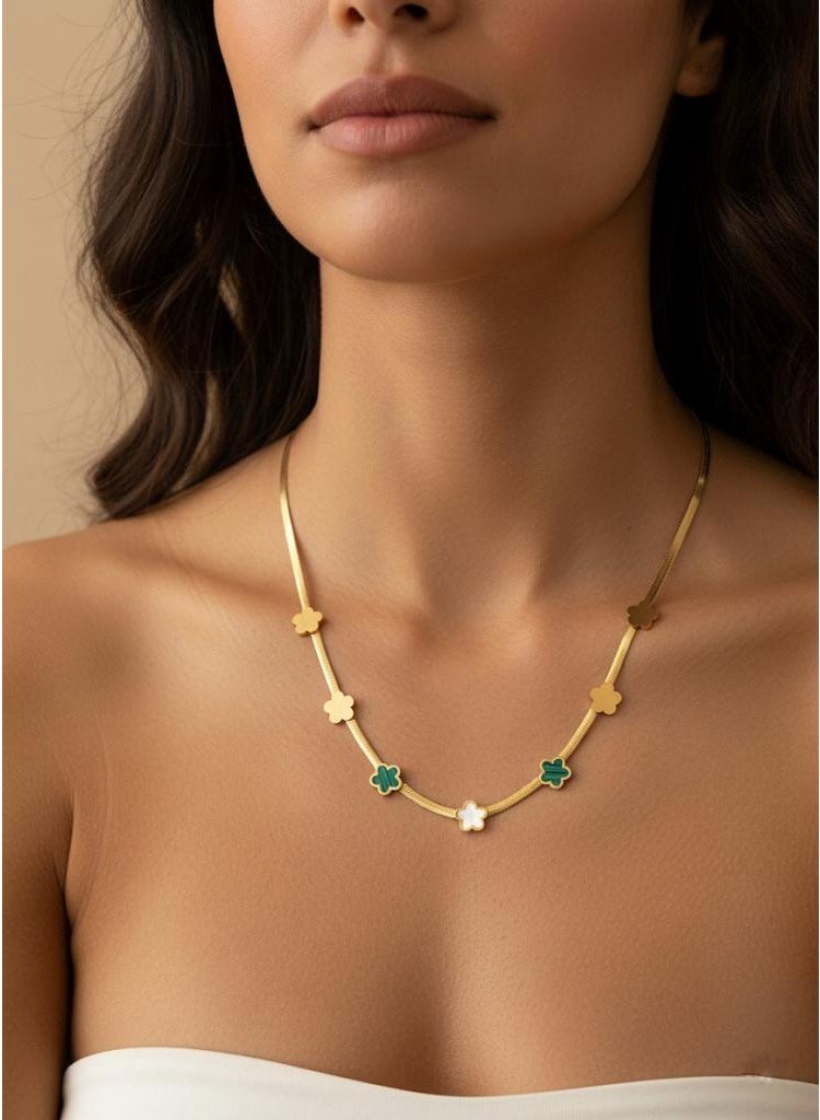 FLUFFY Women’s Necklace Flat Snake Chain Clover Detail - Image 1