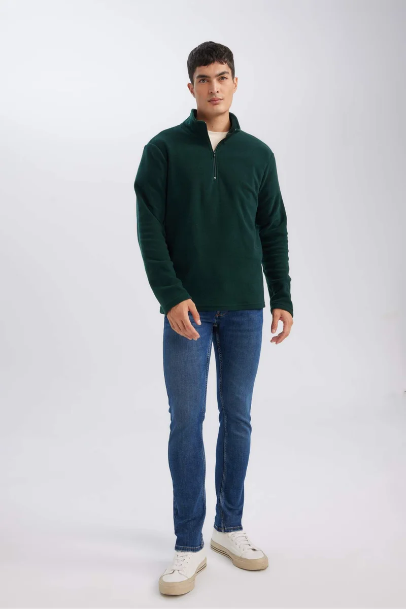 ديفاكتو Regular Fit Long Sleeve Sweatshirt