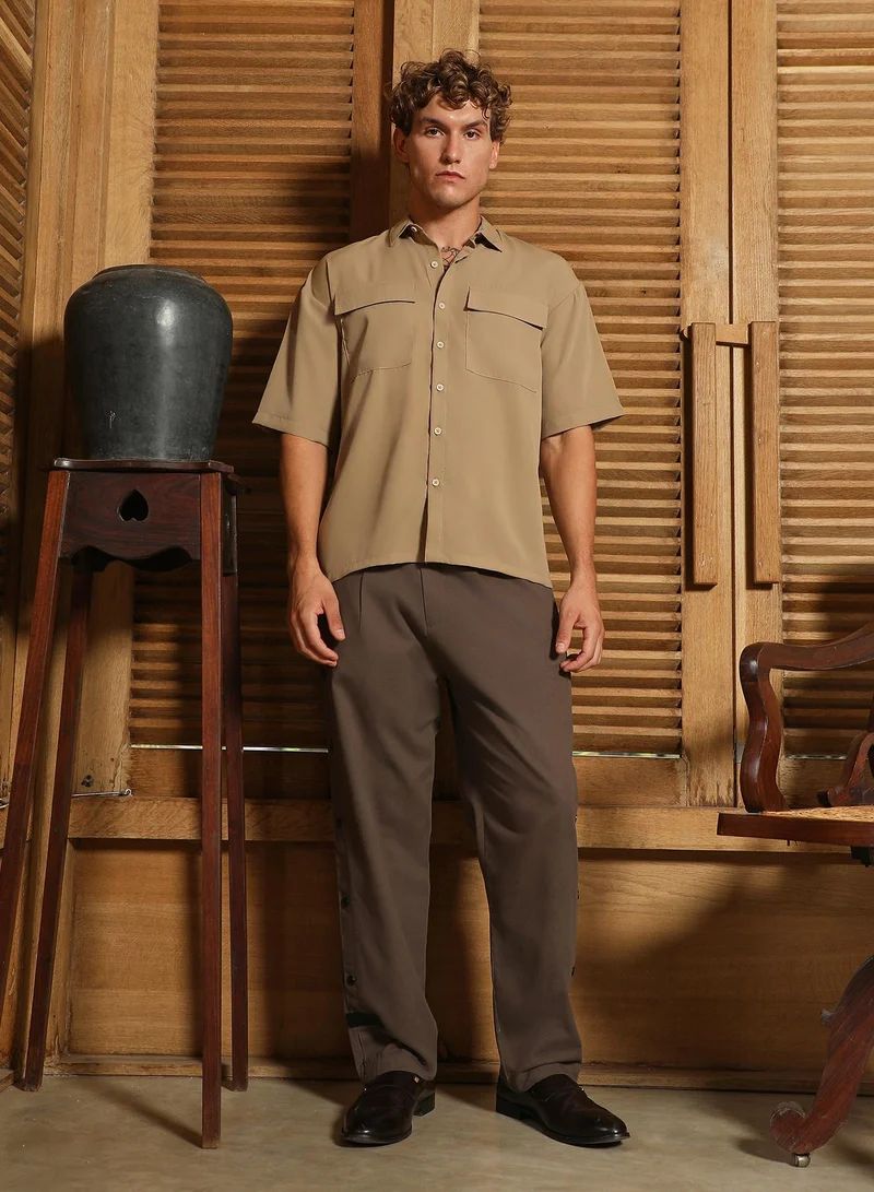 Campus Sutra Chocolate Brown Men's Chocolate Brown Side-Snap Straight Trousers For Casual Wear | Mid-Rise | Straight Fit | Button Closure | Trousers Crafted With Comfort Fit For Everyday Wear for Men | Best Price UAE
