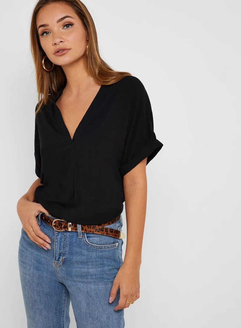FOREVER 21 Split Neck Short Sleeve Top