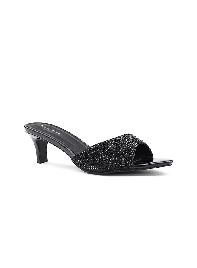 أيقون Women's slipper with a comfortable low heel.