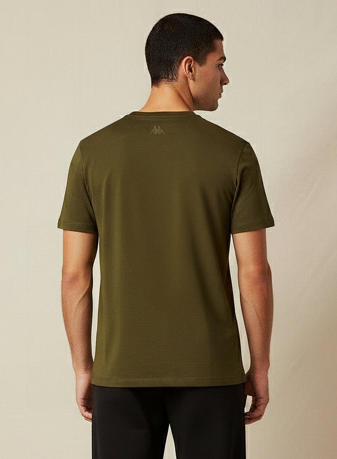 كابا تيشيرت رجالي كابا بقصة عادية ورقبة دائرية وأكمام قصيرة بتطبيق شعار - Image 3