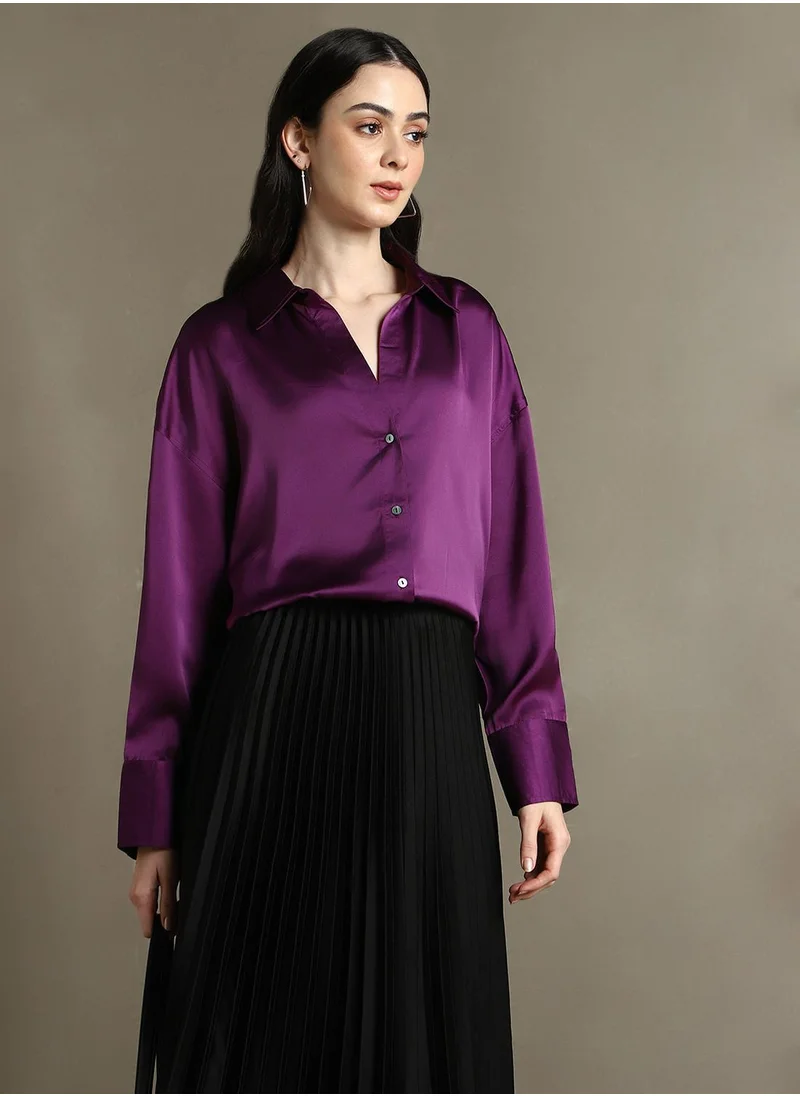 Dennis Lingo Upgrade your wardrobe with this premium Purple Relaxed Fit Shirts Solid design crafted from Satin featuring Long Sleeves with Button closure.