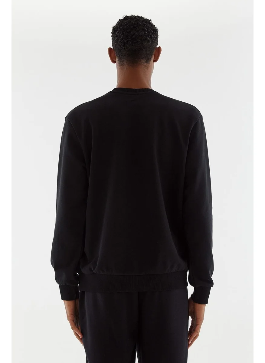 يونايتد كولورز أوف بينتيون Men's Sweatshirt