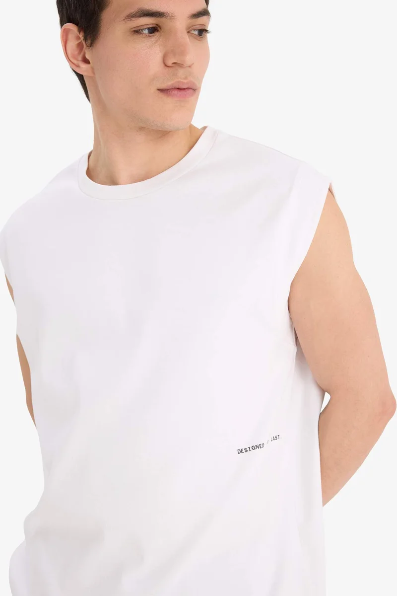 ديفاكتو Boxy Fit Printed Crew Neck Sleeveless Tank Top