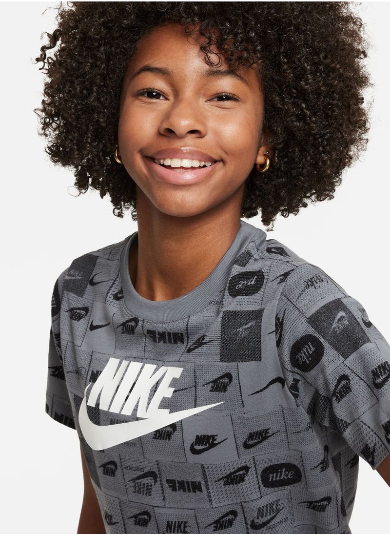 Nike - Youth Nsw Club Seasonal Aop T-Shirt - Image 1