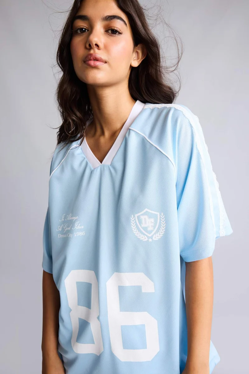 ديفاكتو Oversize Fit V-Neck Printed Short Sleeve T-Shirt