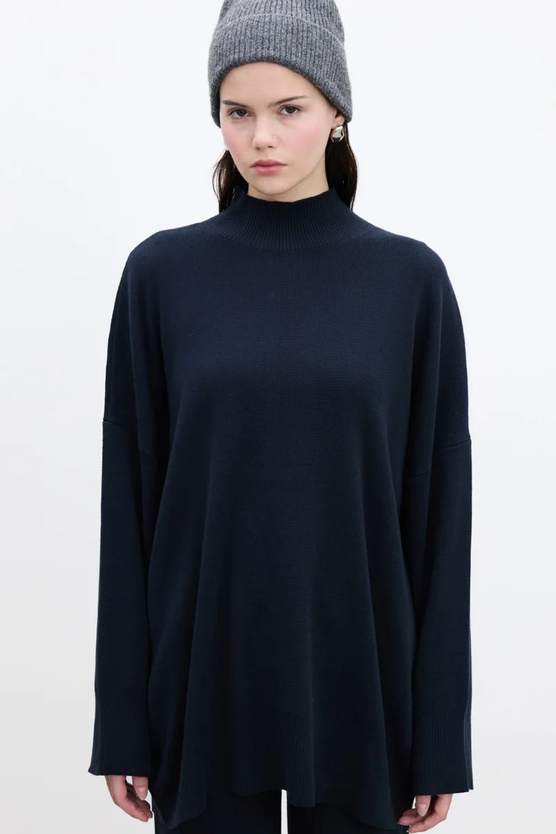 مانوكا Oversized High Neck Sweater Navy Blue