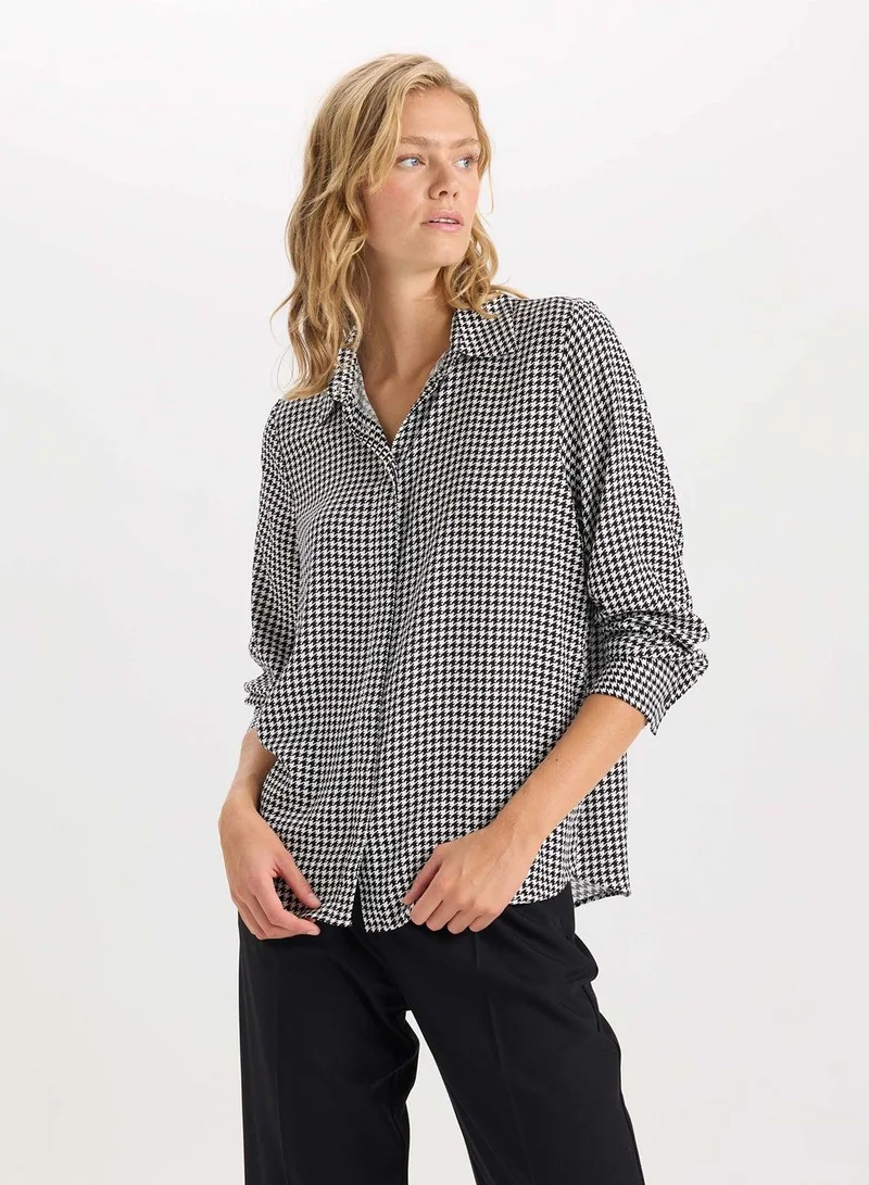 ديفاكتو قميص بياقة قميص بقصة عادية وأكمام طويلة