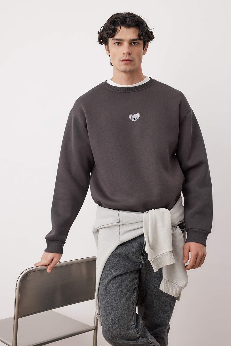 trendyol Anthracite Crew Neck Oversize/Wide Cut Fleece Inside Penguin Embroidery Sweatshirt - Image 1