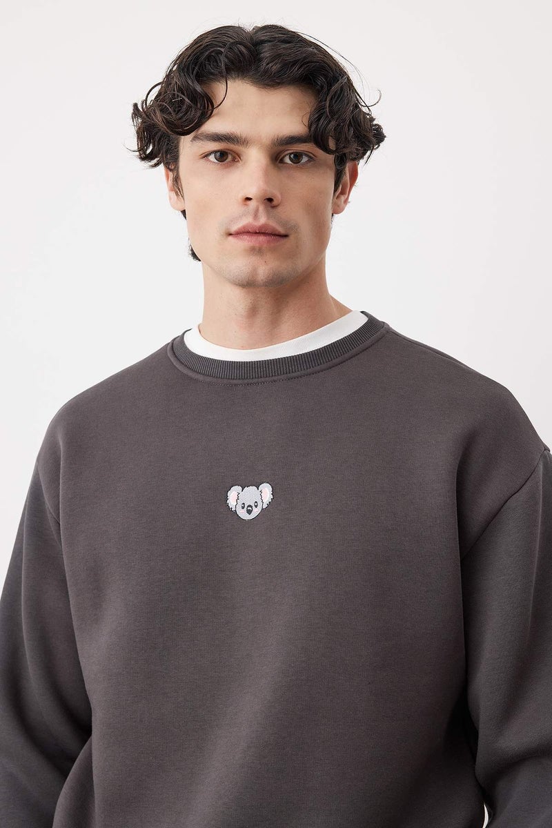 trendyol Anthracite Crew Neck Oversize/Wide Cut Fleece Inside Penguin Embroidery Sweatshirt - Image 2