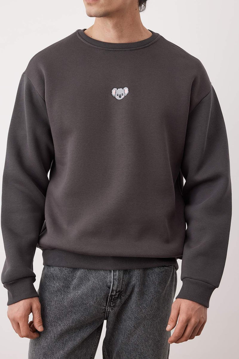 trendyol Anthracite Crew Neck Oversize/Wide Cut Fleece Inside Penguin Embroidery Sweatshirt - Image 3