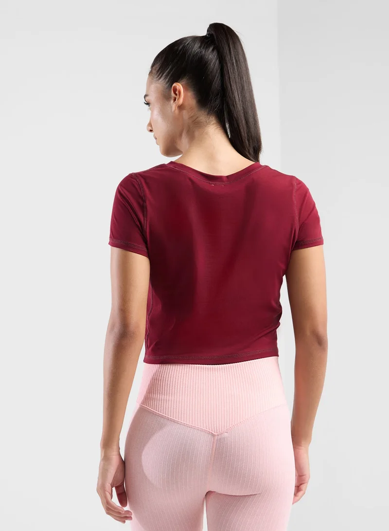 فورورد تيشيرت بتفاصيل ملتفة من الأمام