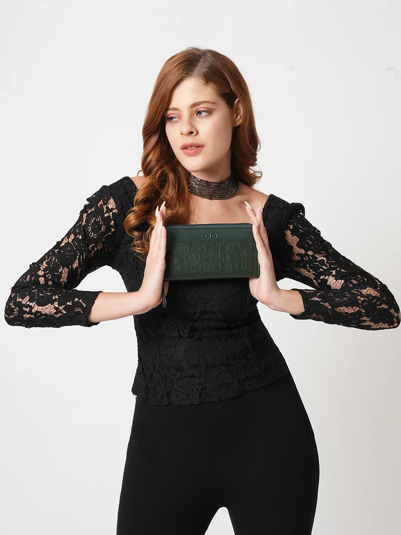 جلو باص محفظة نسائية جلد نباتي بتأثير جلد التمساح بسحاب حولها وجيب عملات بسحاب