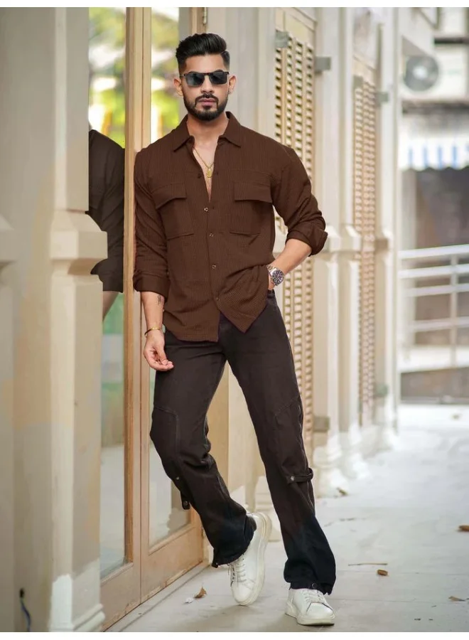 مانياك قميص رجالي قطني بني واسع بياقة وأكمام كاملة وجيبين