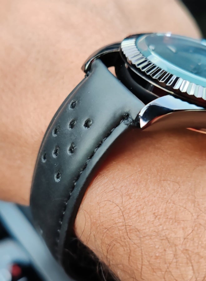 TOMI An elegant black analogue watch with a leather strap from TOMI for both men and women - Image 4