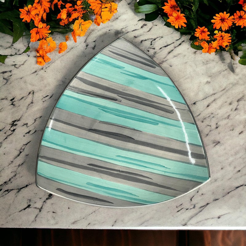 Backspace BACKKSPACE RETAIL Hand Painted Ceramic Triangular Starter Plate Pasta Plate Serving Snack Set with 2 Dip Bowls | Elegant Green Serving Dish - (25.5 cm) | Perfect for Entertaining and Dining - Image 2