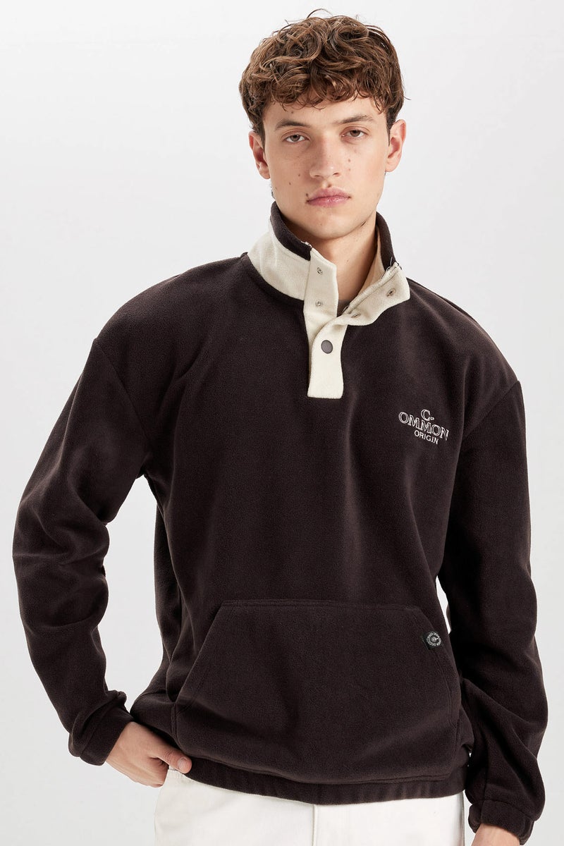 ديفاكتو سويت شيرت أوفر سايز قطيفة مطرز بياقة عالية - Image 1