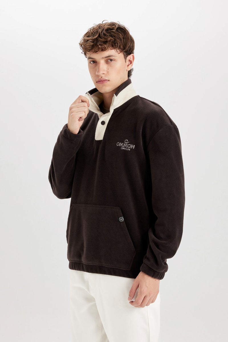 ديفاكتو سويت شيرت أوفر سايز قطيفة مطرز بياقة عالية - Image 5