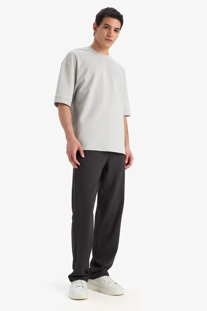 ديفاكتو Loose Fit Crew Neck Short Sleeve T-Shirt