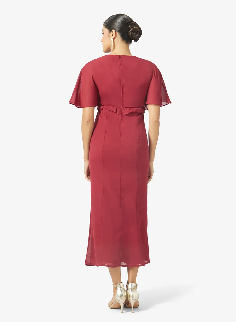 مايا Embellished Empire Line Cape Sleeve Midi Dress