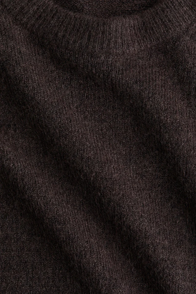 اتش اند ام كنزة محبوكة بدقة