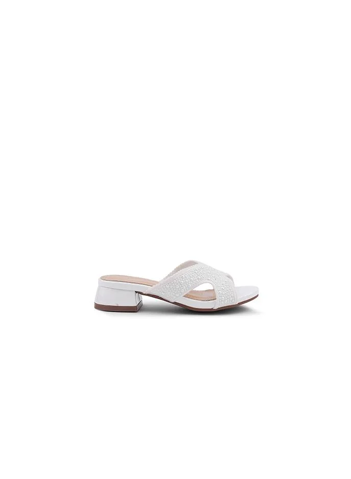 أيقون Pretty girls' sandal featuring flower accent.