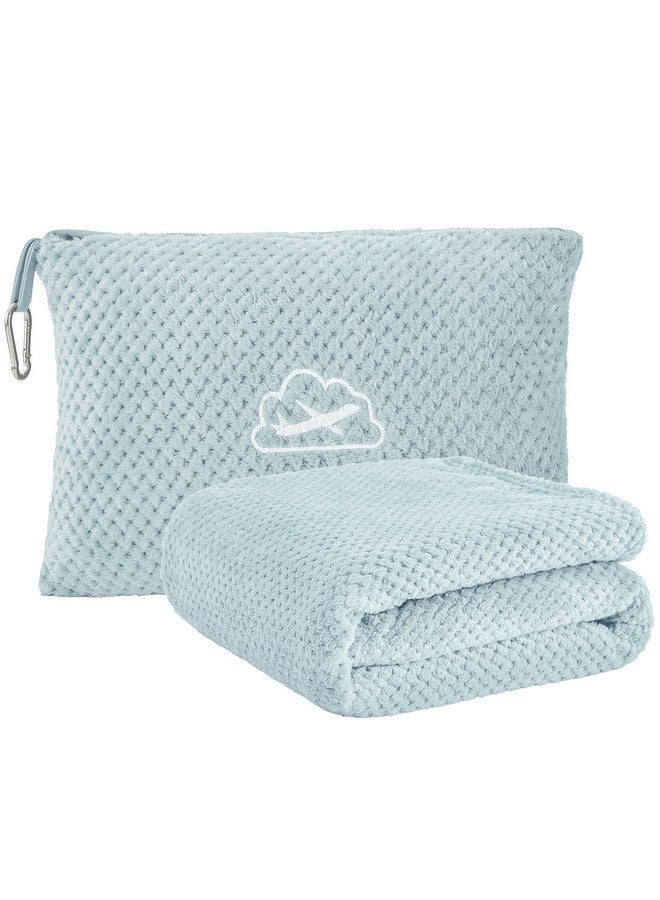 بيديليت بطانية سفر بيدلايت صغيرة الحجم مع حقيبة، قابلة للحمل والتعبئة، طقم وسادة وبطانية سفر من الجاكار 2 في 1، بطانية طائرة أساسية للسفر مع جراب للأمتعة ومشبك لحقيبة الظهر، لون أزرق - Image 1