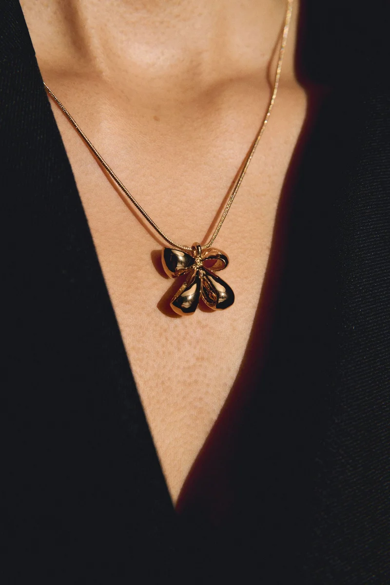 H&M Bow-pendant necklace