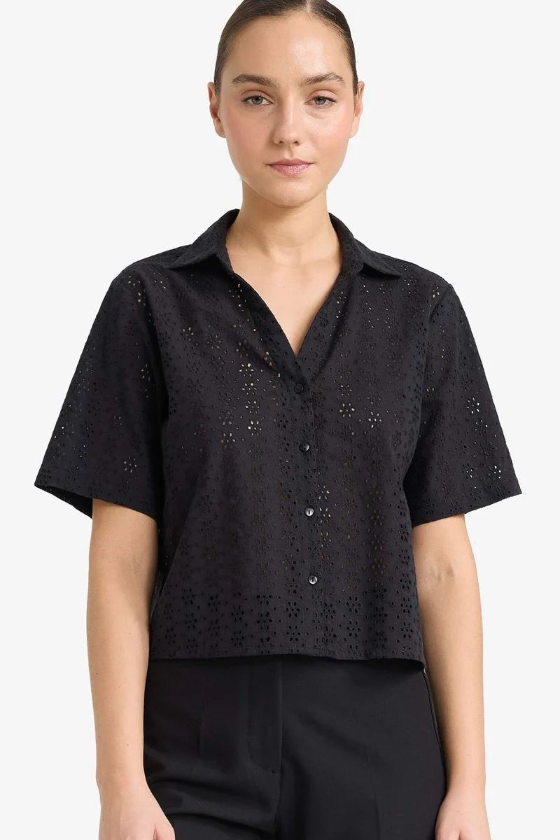ديفاكتو Regular Fit Flap Collar brode Short Sleeve Shirt
