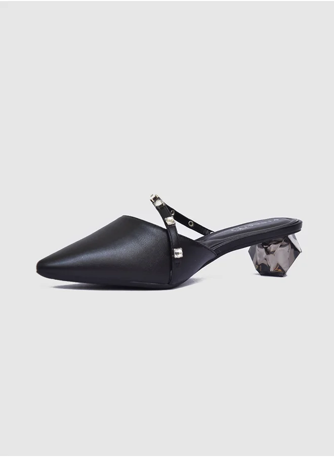 Vincci Pointed Toe Low Heel pumps