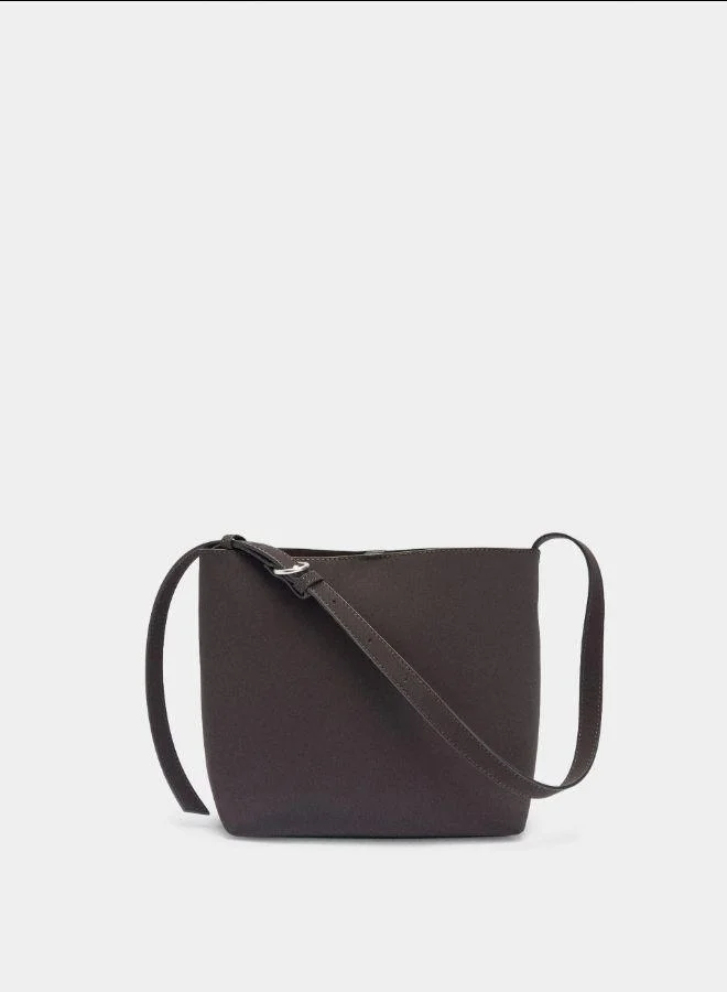 بارفوا حقيبة كتف ذات ملمس ناعم