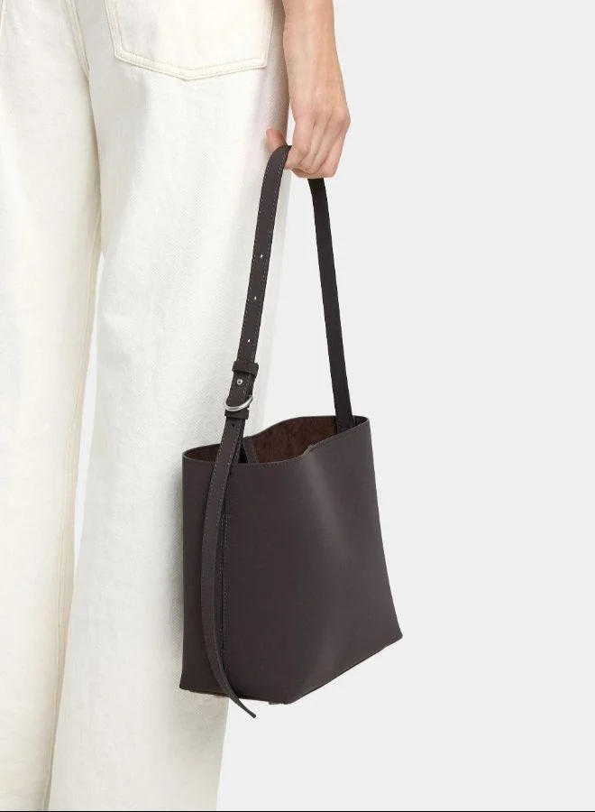 بارفوا حقيبة كتف ذات ملمس ناعم