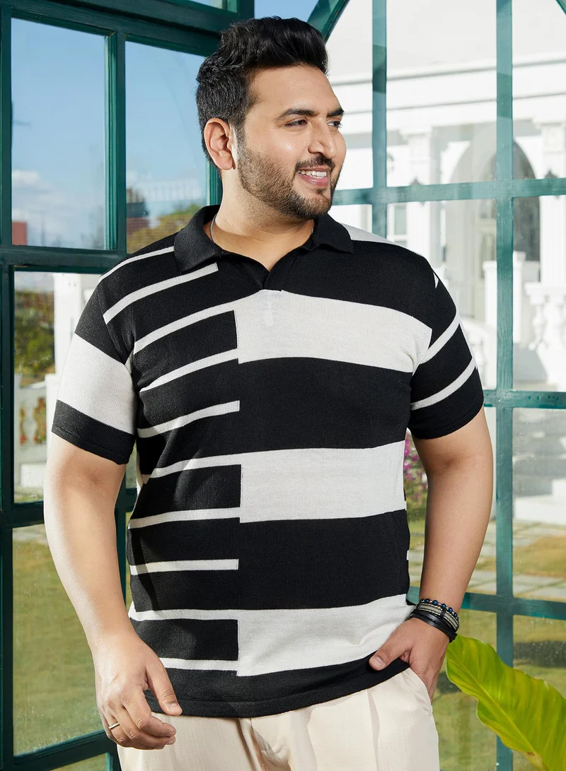 انستافاب بلس تيشيرت بولو رجالي بياقة بولو وأكمام قصيرة بتصميم متباين باللونين الأسود والأبيض مناسب للارتداء اليومي والمريح بمقاسات كبيرة