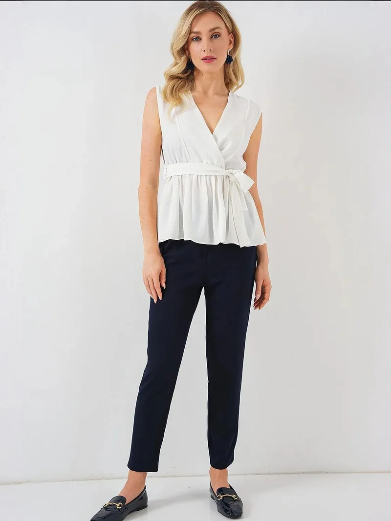 بيغ دارت بلوزة بياقة على شكل حرف  وربطة عنق