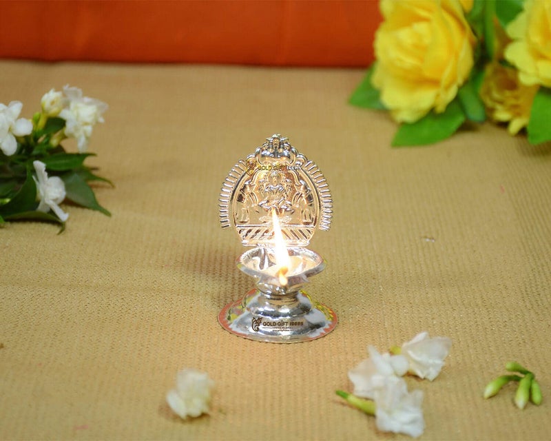 GoldGiftIdeas أفكار هدايا ذهبية طقم طاولة بوجا مزخرف من الفضة مع مصباح لاكشمي كاماكيشي هدية روحية مواد بوجا للمنزل هدايا عودة مع حقيبة بوتلي مصممة مجموعة من 5 - Image 2