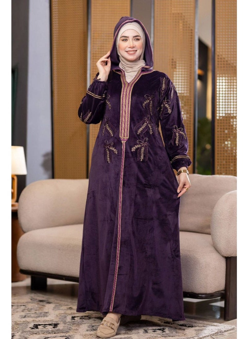 عباية قطيفة حريمي أنيقة بخامة هايدي ناعمة وتطريز حرير راقٍ – تصميم مريح ومناسب للاستقبال والخروج - Image 3