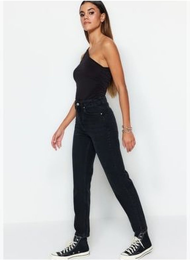 trendyol Black High Waist Mom Jeans TWOSS23JE00085  - Image 2