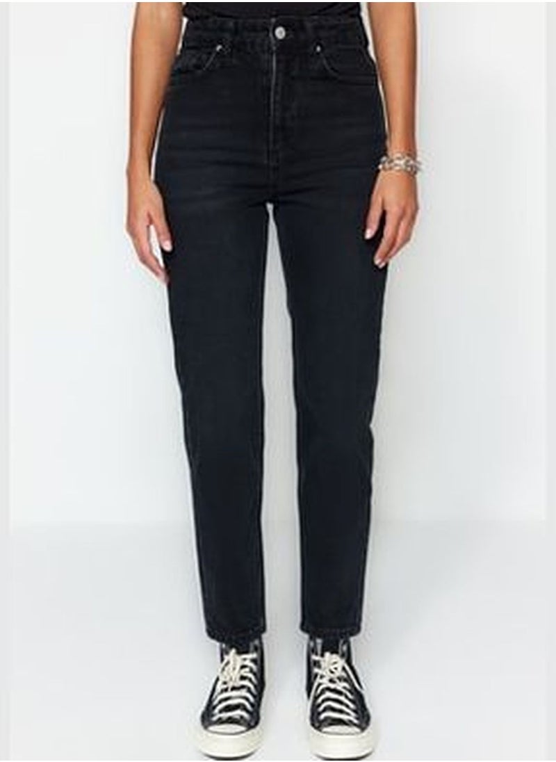 trendyol Black High Waist Mom Jeans TWOSS23JE00085  - Image 4