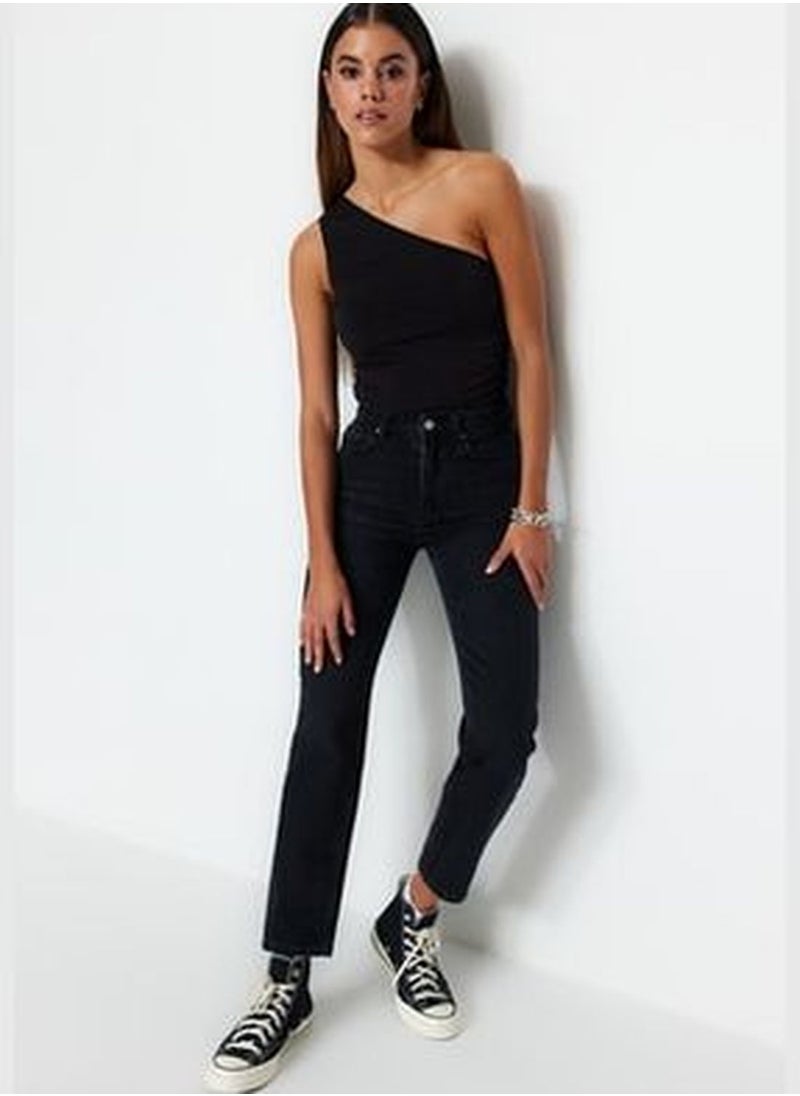 trendyol Black High Waist Mom Jeans TWOSS23JE00085  - Image 3
