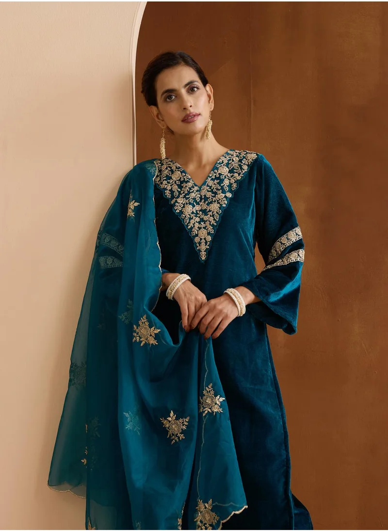 آي شين Women's Teal Velvet Embroidered Tunic Full Length Casual Straight Fit Kurta Set