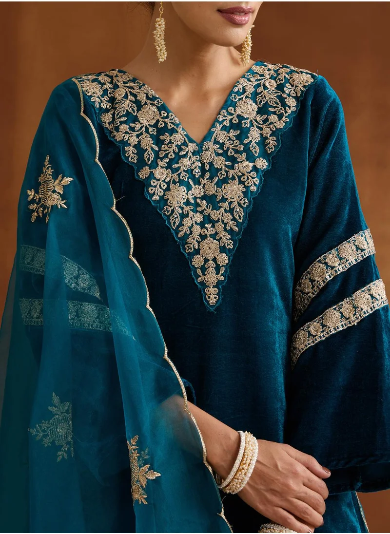 آي شين Women's Teal Velvet Embroidered Tunic Full Length Casual Straight Fit Kurta Set