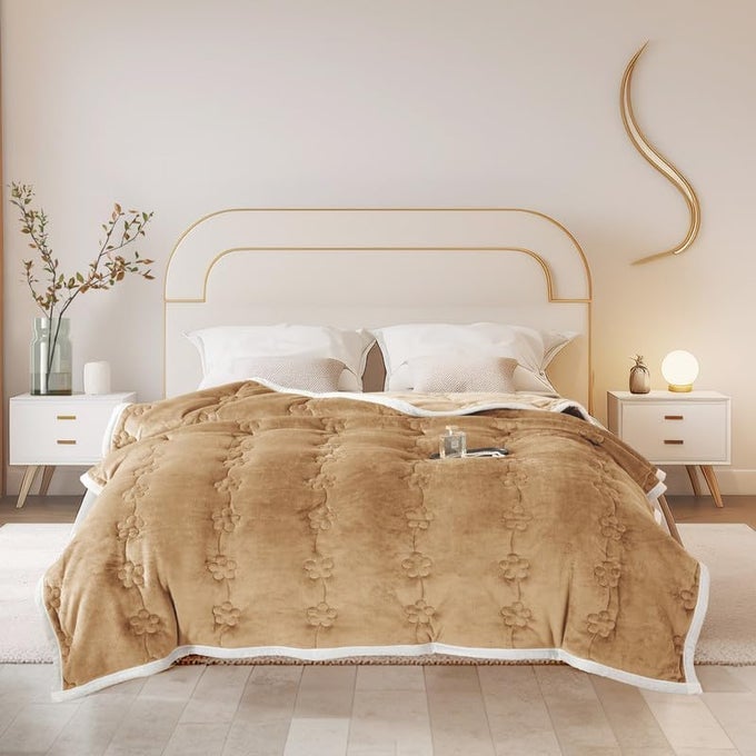 FLUFFY FLEECE BLANKET SOFA BED THROW FLANNEL 810GSM THICK BLANKET FOR SOFA COUCH RECLINER 3 LAYER COTTON PLUSH SOFT BREATHABLE WASHABLE THROW BLANKET FOR WINTER AUTUMN CAMEL 180X200CM