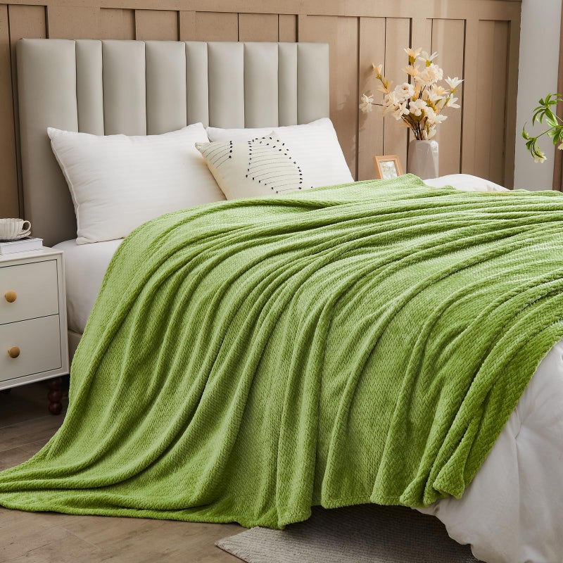 NEWCOSPLAY Super Soft King Blanket Green Premium Silky Flannel Fleece Leaves Pattern Lightweight Bed Blanket All Season Use (Green, King(90"x110")) - Image 4