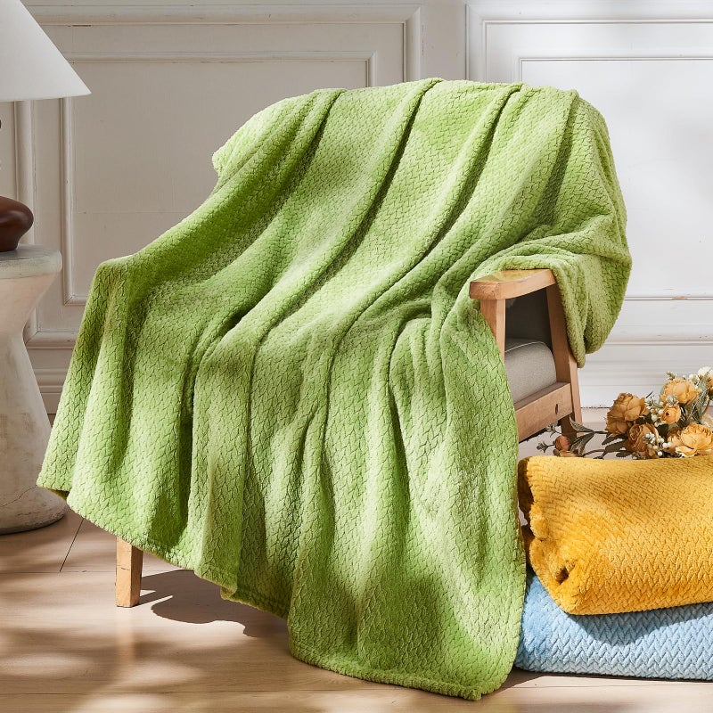 NEWCOSPLAY Super Soft King Blanket Green Premium Silky Flannel Fleece Leaves Pattern Lightweight Bed Blanket All Season Use (Green, King(90"x110")) - Image 3