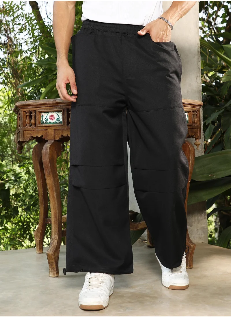 Campus Sutra Campus Sutra Men's Onyx Black Panelled Parachute Trousers For Casual Wear | Mid-Rise | Relaxed Fit | Elasticated Waist Closure | Cargo Pants Crafted With Comfort Fit For Everyday Wear