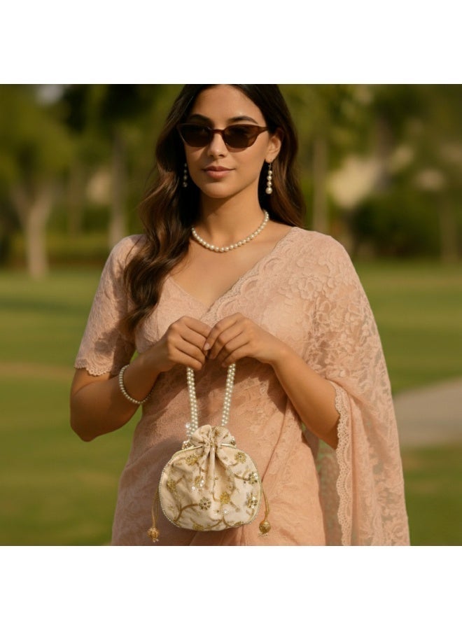 حقيبة بوتلي حريرية مصنوعة يدوياً للنساء، بتصميم تقليدي، مثالية لحفلات الزفاف والمناسبات الخاصة، لون بيج. - Image 3