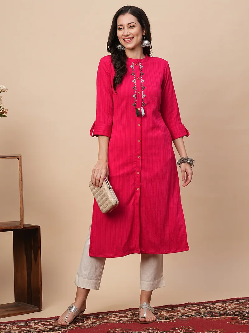 جلو باص Globus Women Embroidered Placket Mandarin Collar Roll-Up Sleeves Georgette Kurta