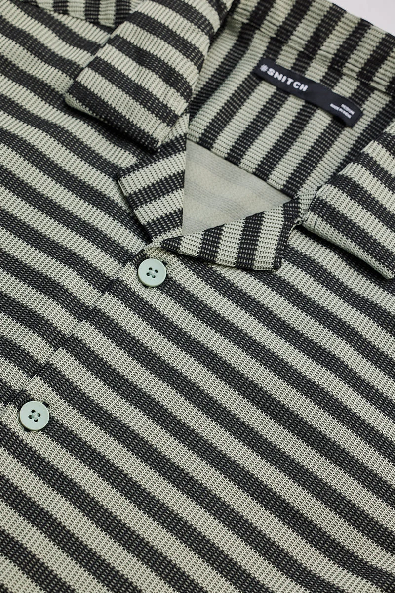 SNITCH قميص مخطط أخضر فاتح بنقوش